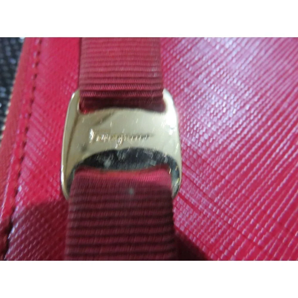 Salvatore Ferragamo Vara Bow Embellished Italian Leather Zip around wallet 100% - Picture 9 of 10